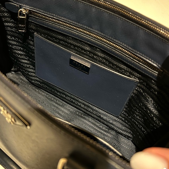 Prada Galleria Saffiano Leather Handbag - Authenticated - Picture 9 of 12